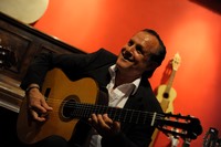 Mike Reinhardt with his model "Mike Reinhardt Signature Model", Guitarras CAlliope @ Gitarrenzentrum. Photo © Dirk Engeland