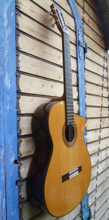 Guitarras Calliope. Kingsize Concert Guitar. Modelo Mike Reinhardt with Cutaway. Photo © Guitarras Calliope