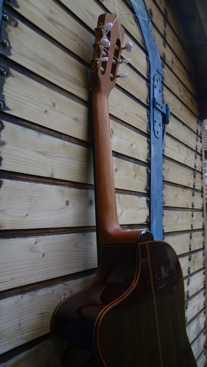 Guitarras Calliope. Kingsize Concert Guitar. Modelo Mike Reinhardt with Cutaway. Photo © Guitarras Calliope