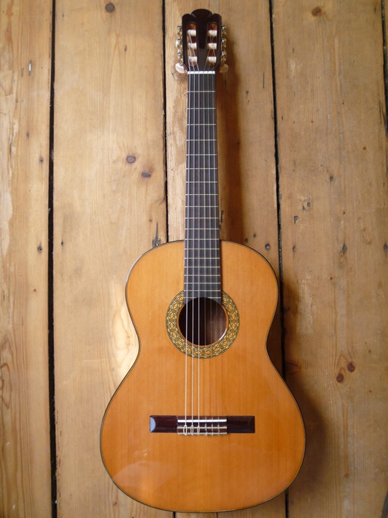 Concertguitar. Modelo "Aphrodite"  (Guitarras Calliope), Fichte. Spruce. Photo © UK