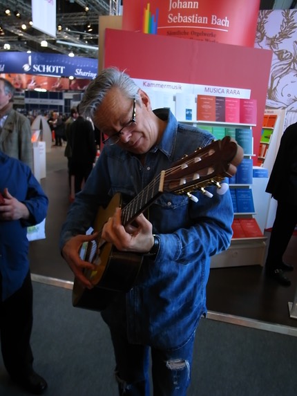 Tommy Emmanuel with Guitarras CAlliope