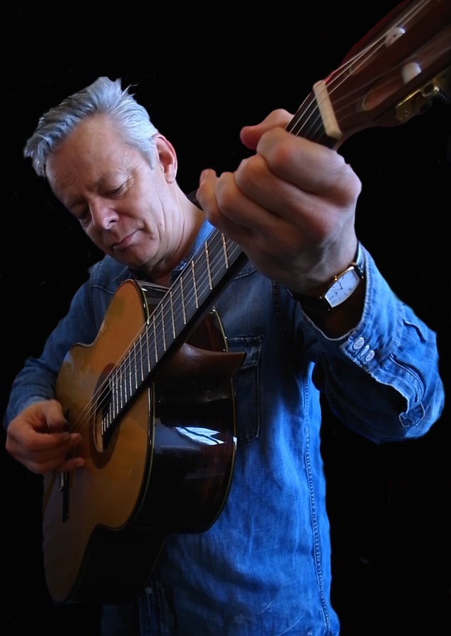 Tommy Emmanuel with Guitarras Calliope